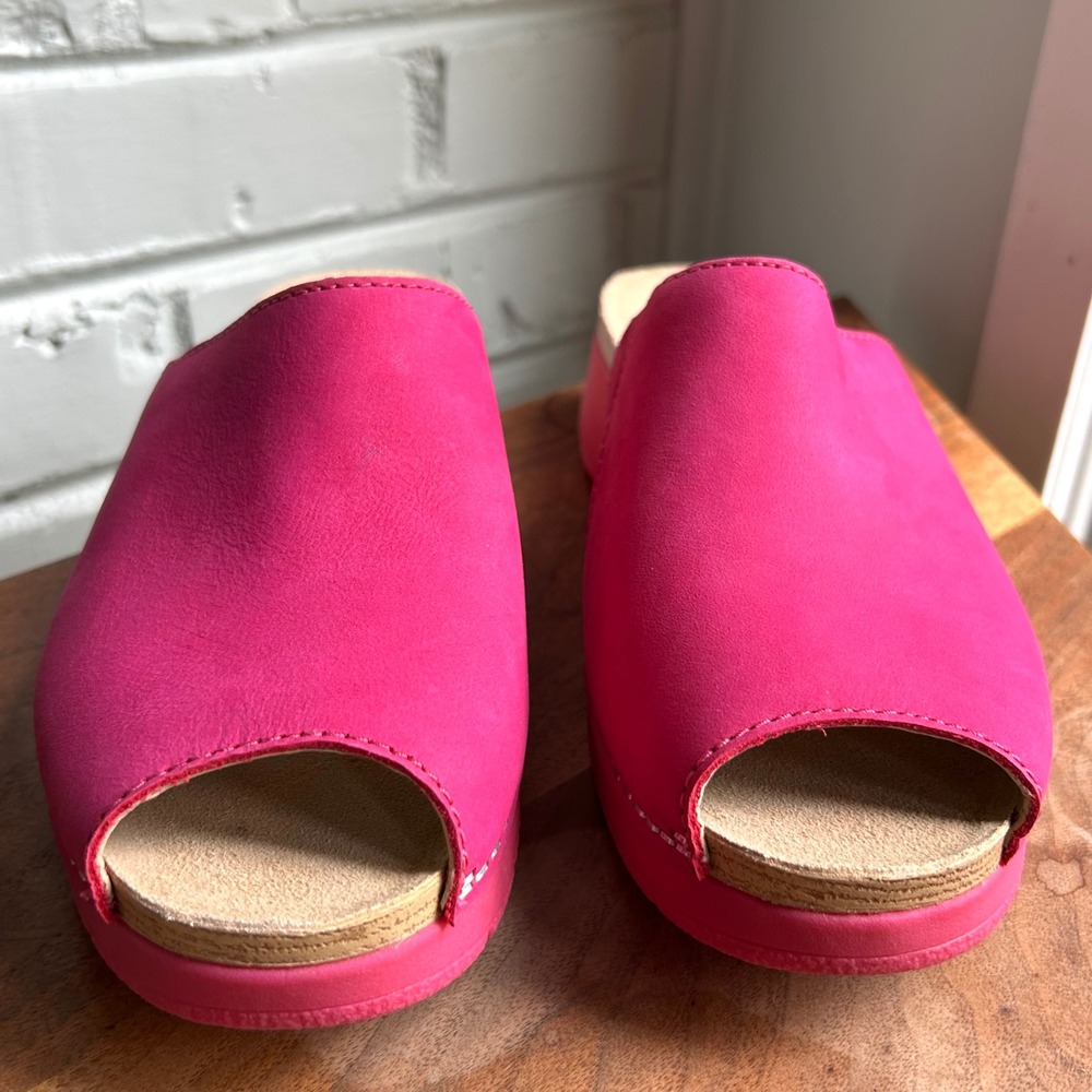 NEW Dansko Ravyn Fuchsia Milled Nubuck Leather Peep Toe Sandal 37 6.5 7 Vacation - Picture 4 of 7